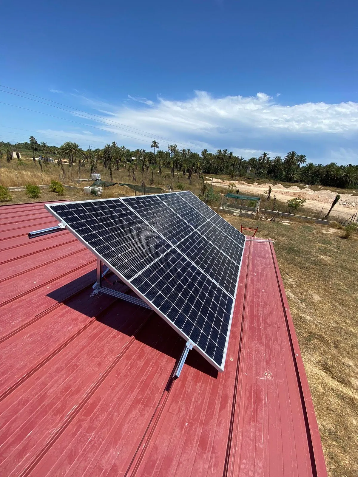 Estructura de placas solares sobre una cubierta